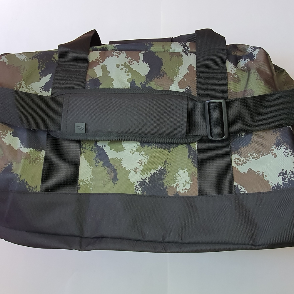 Quiksilver Medium Shelter Green Camo Duffel Bag NWT - Picture 2 of 9